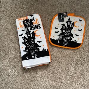NWT 3 Piece Set Halloween Haunted House 2 Kitchen Towels & 1 Pot Holder Bats